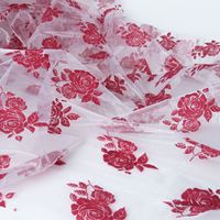 Organza - tkanina dekoracyjna D:200 x S:150 cm, biało/czerwona, flokowana, RÓŻE